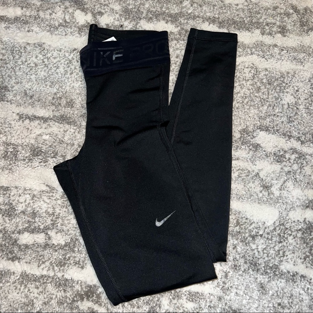 Black Nike leggings